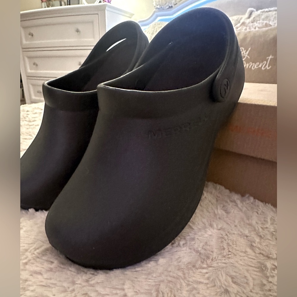 Merrel shoes for women, black, size (Medium-5/Wide-7).